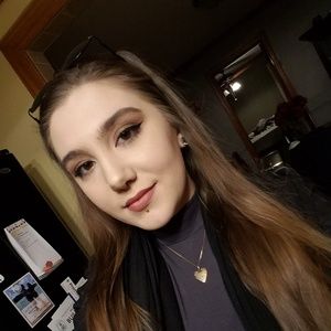 Meet your Posher, Magdalena